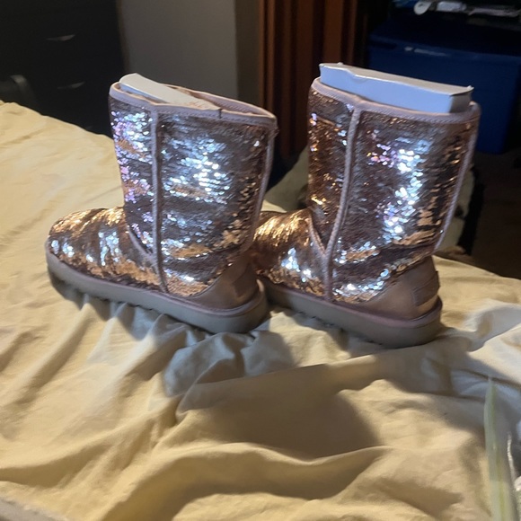 Ugg Boots - Picture 1 of 3